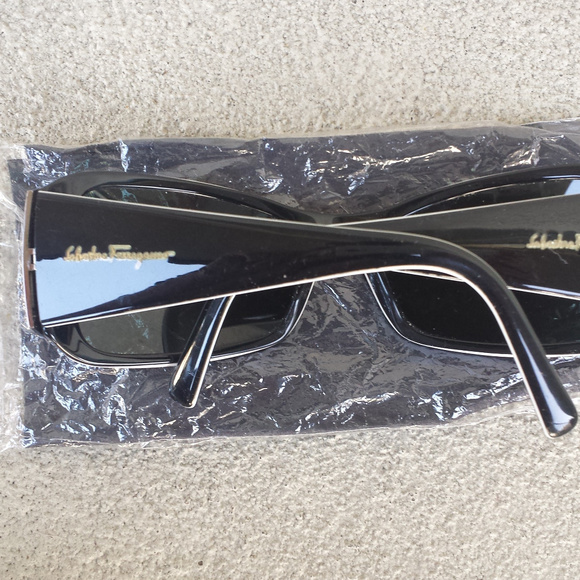 EUC Salvatore Ferragamo Eyewear Sunglasses FE 2085 main image 5